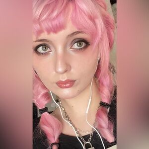 Meet your Posher, Lily